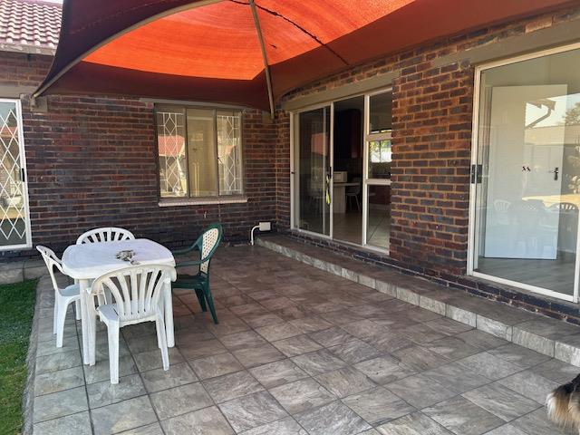To Let 2 Bedroom Property for Rent in Brackenhurst Gauteng