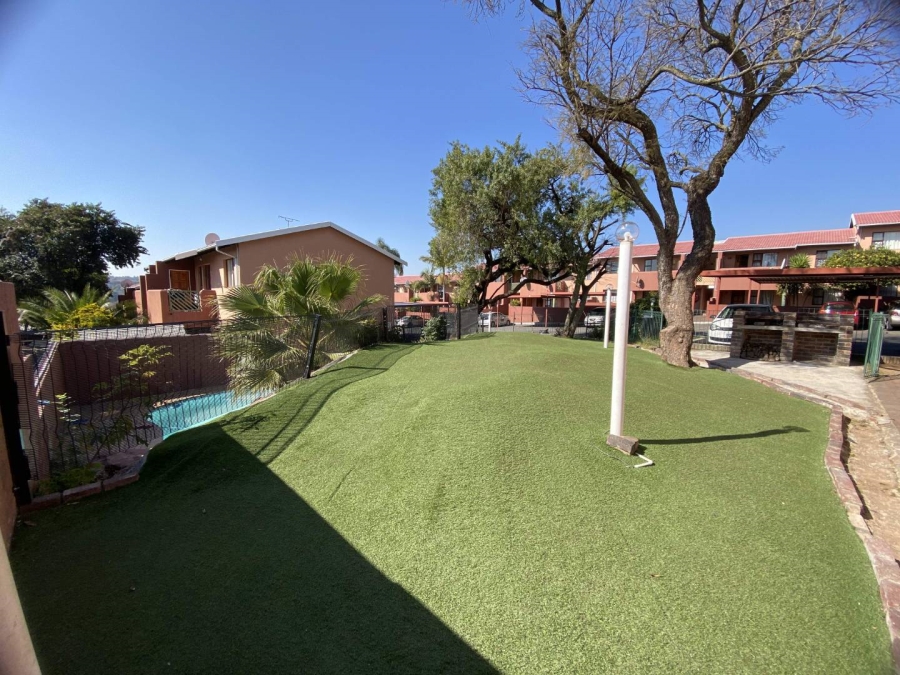 To Let 2 Bedroom Property for Rent in Ferndale Gauteng