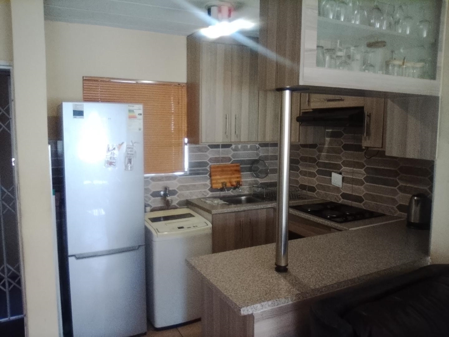 2 Bedroom Property for Sale in Die Hoewes Gauteng