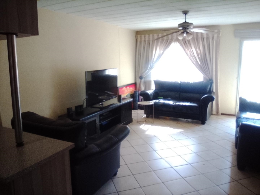 2 Bedroom Property for Sale in Die Hoewes Gauteng