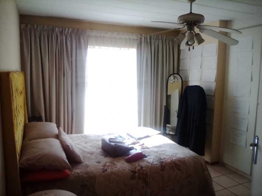 2 Bedroom Property for Sale in Die Hoewes Gauteng