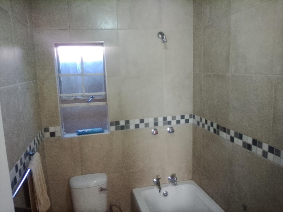 2 Bedroom Property for Sale in Die Hoewes Gauteng