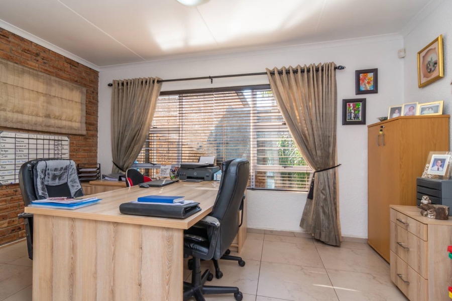 4 Bedroom Property for Sale in Rangeview Gauteng