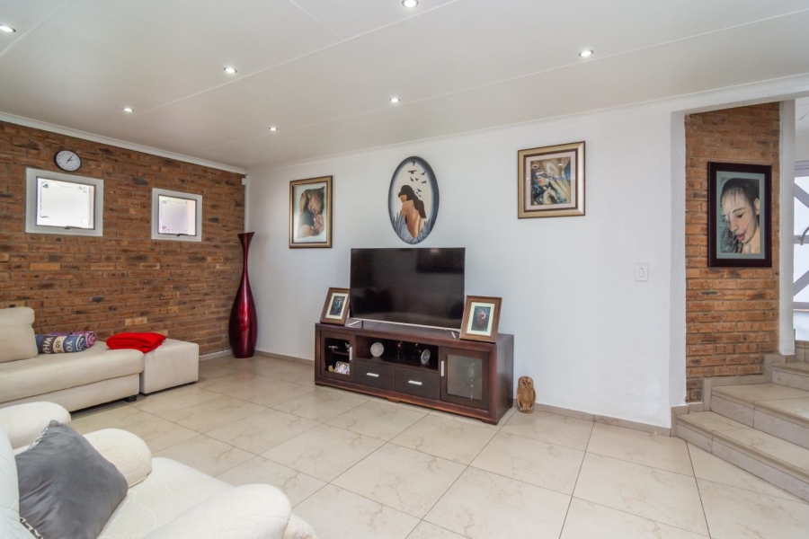 4 Bedroom Property for Sale in Rangeview Gauteng