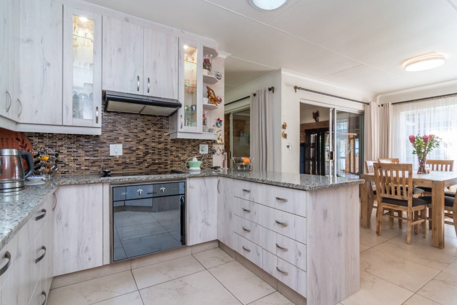 4 Bedroom Property for Sale in Rangeview Gauteng