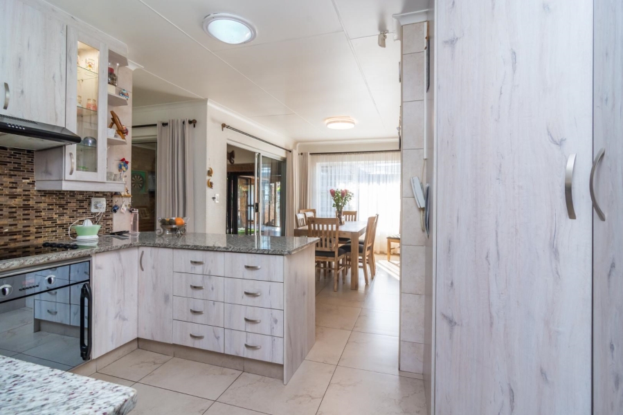 4 Bedroom Property for Sale in Rangeview Gauteng