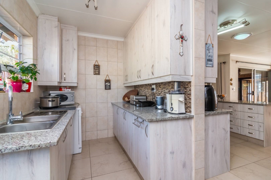 4 Bedroom Property for Sale in Rangeview Gauteng