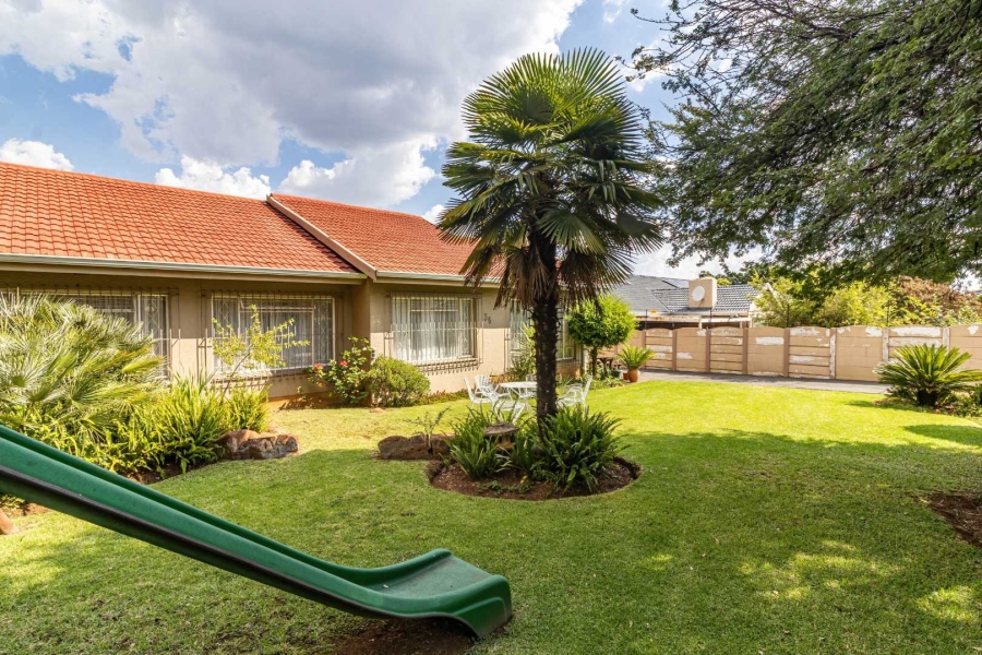 5 Bedroom Property for Sale in Brackendowns Gauteng
