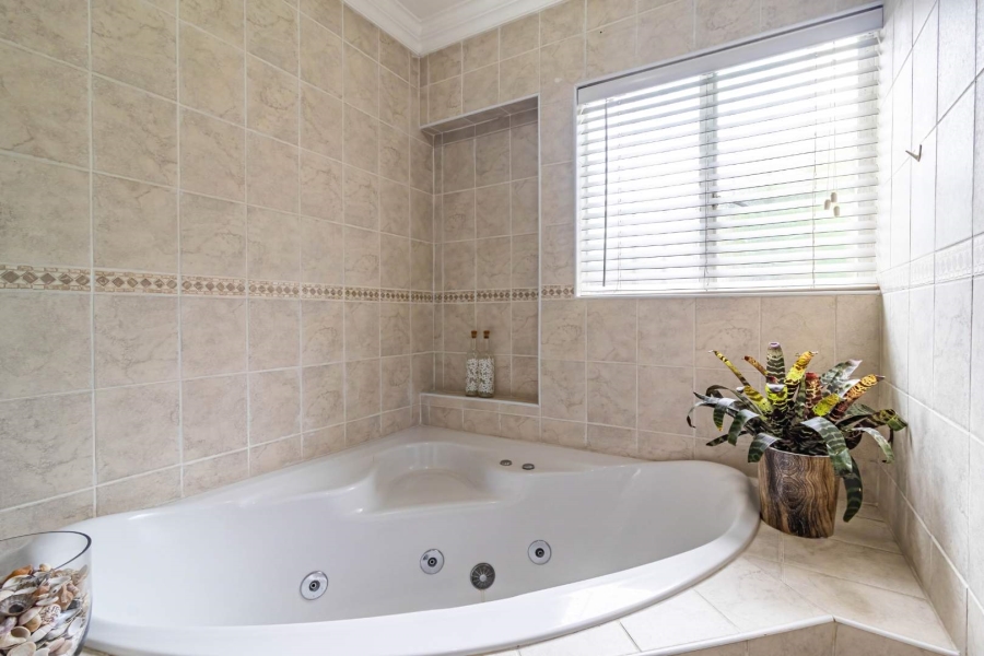 5 Bedroom Property for Sale in Brackendowns Gauteng