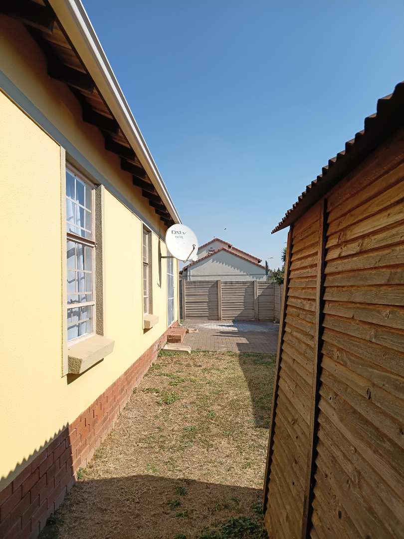 3 Bedroom Property for Sale in Andeon Gauteng
