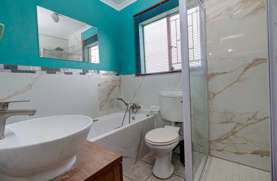 2 Bedroom Property for Sale in Strubensvallei Gauteng