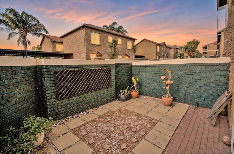 2 Bedroom Property for Sale in Strubensvallei Gauteng