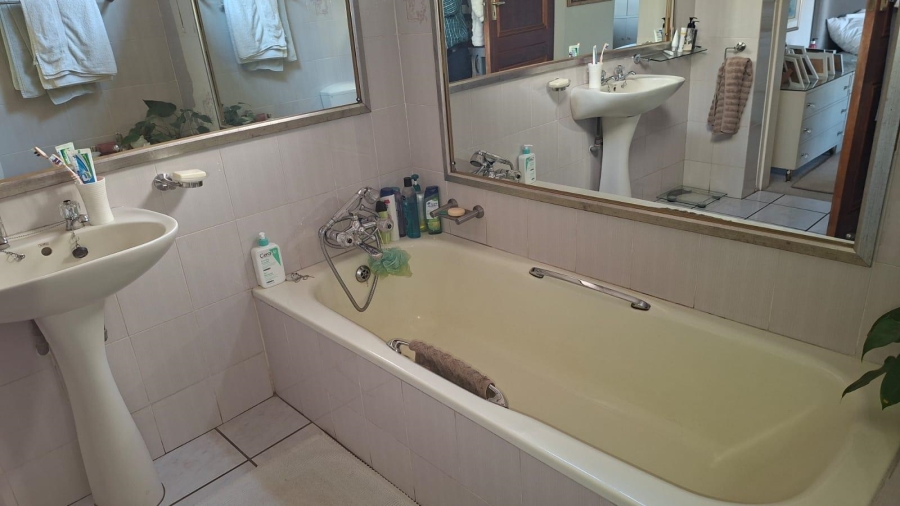 5 Bedroom Property for Sale in Sydenham Gauteng