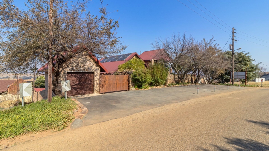 4 Bedroom Property for Sale in Vaaloewer Gauteng