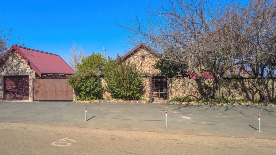 4 Bedroom Property for Sale in Vaaloewer Gauteng
