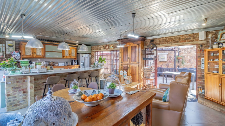 4 Bedroom Property for Sale in Vaaloewer Gauteng
