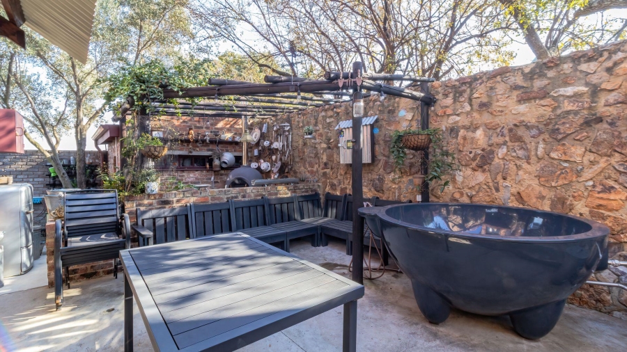 4 Bedroom Property for Sale in Vaaloewer Gauteng