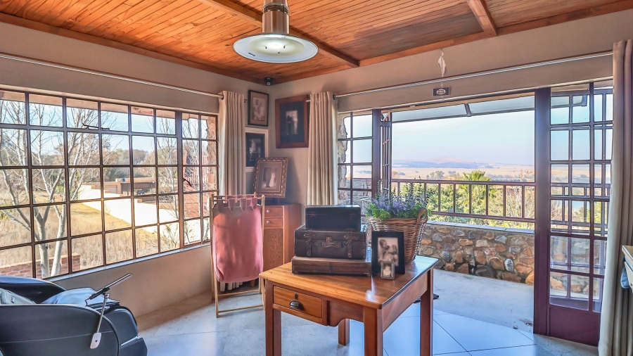 4 Bedroom Property for Sale in Vaaloewer Gauteng