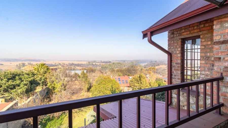 4 Bedroom Property for Sale in Vaaloewer Gauteng