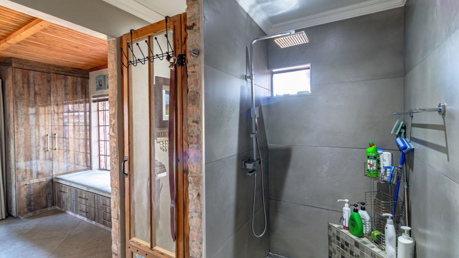4 Bedroom Property for Sale in Vaaloewer Gauteng