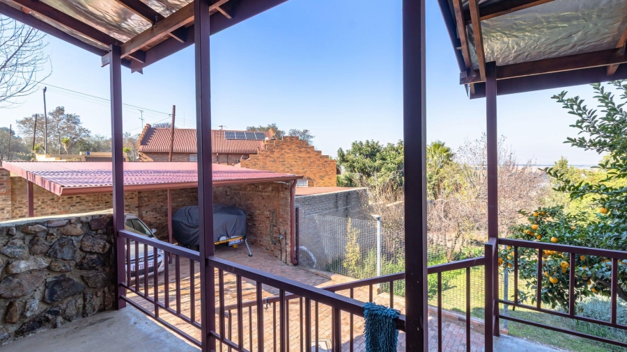 4 Bedroom Property for Sale in Vaaloewer Gauteng