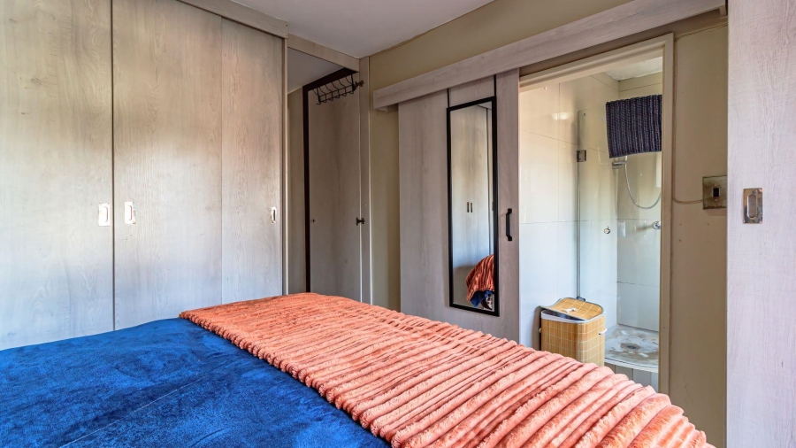 4 Bedroom Property for Sale in Vaaloewer Gauteng