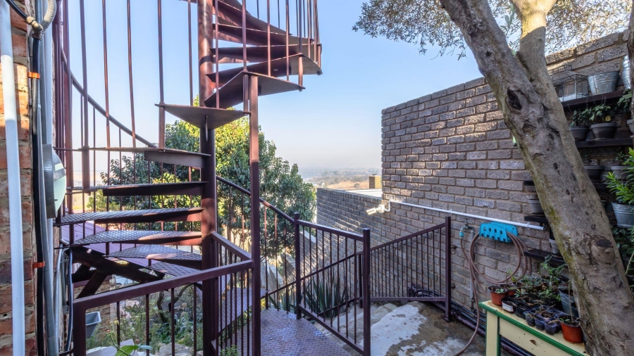 4 Bedroom Property for Sale in Vaaloewer Gauteng
