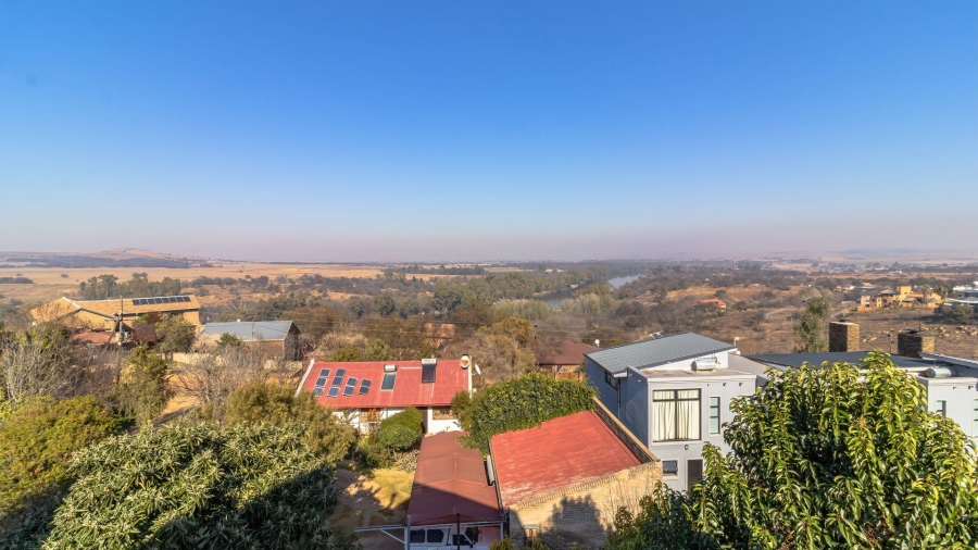 4 Bedroom Property for Sale in Vaaloewer Gauteng