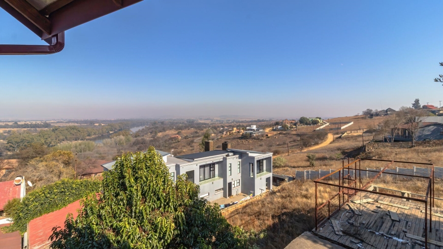 4 Bedroom Property for Sale in Vaaloewer Gauteng