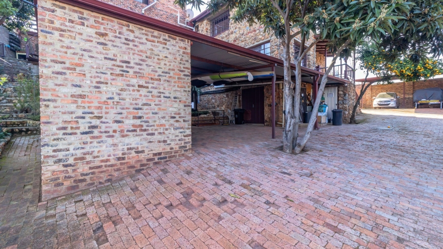 4 Bedroom Property for Sale in Vaaloewer Gauteng