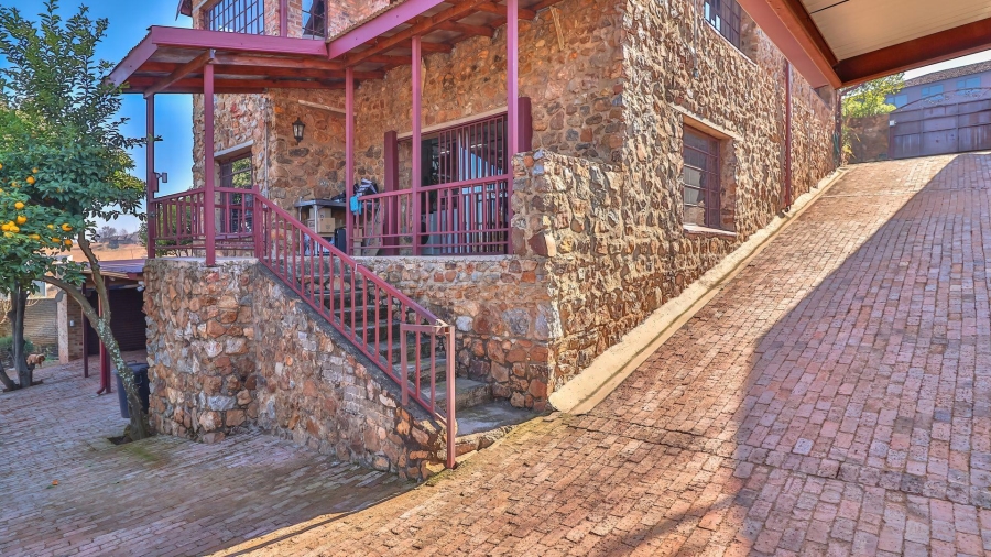 4 Bedroom Property for Sale in Vaaloewer Gauteng