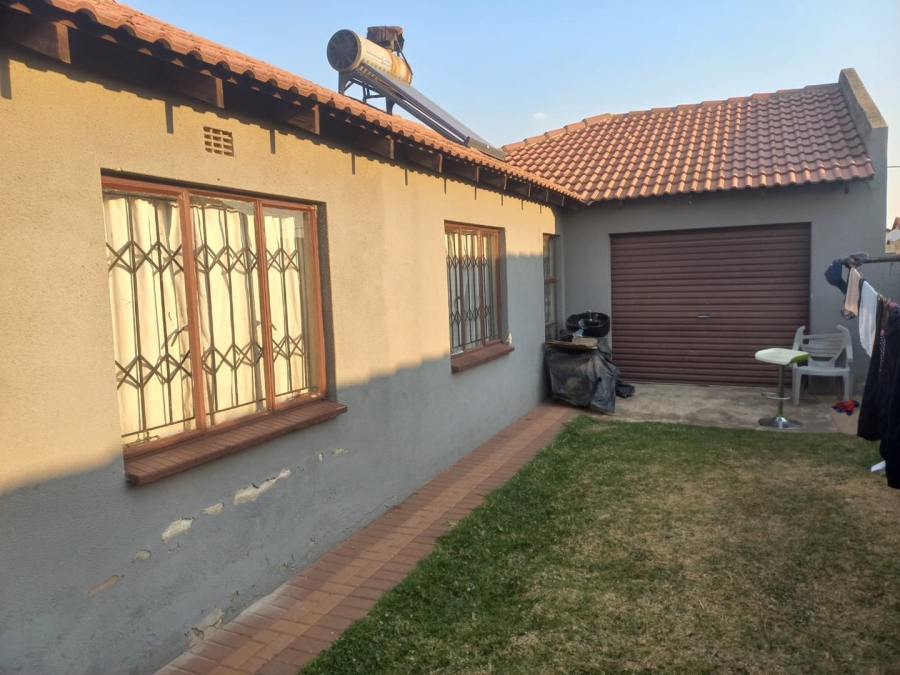 3 Bedroom Property for Sale in Buhle Park Gauteng