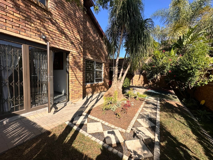 To Let 3 Bedroom Property for Rent in Wilgeheuwel Gauteng
