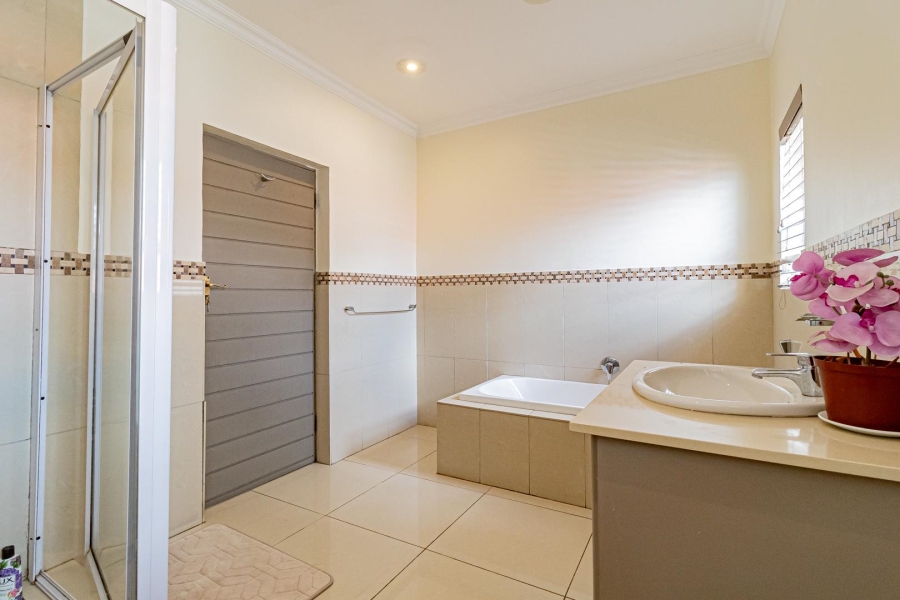 5 Bedroom Property for Sale in Dainfern Golf Estate Gauteng