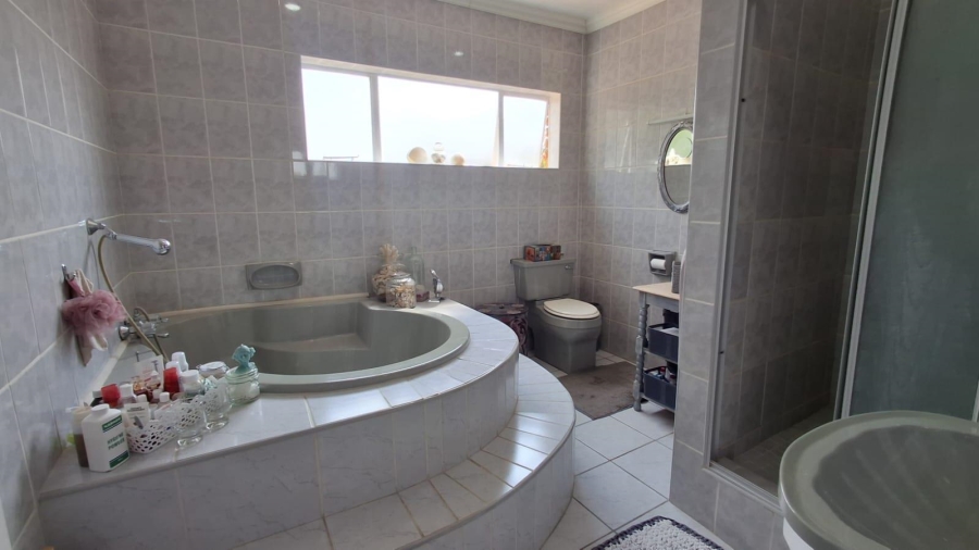 4 Bedroom Property for Sale in Birch Acres Gauteng