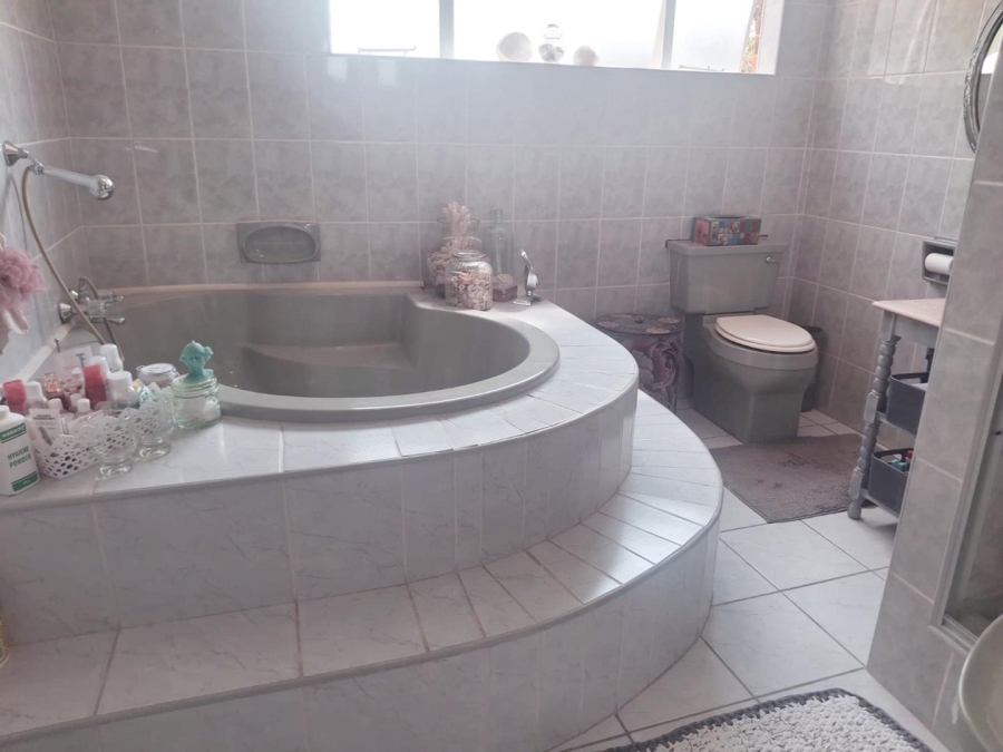 4 Bedroom Property for Sale in Birch Acres Gauteng