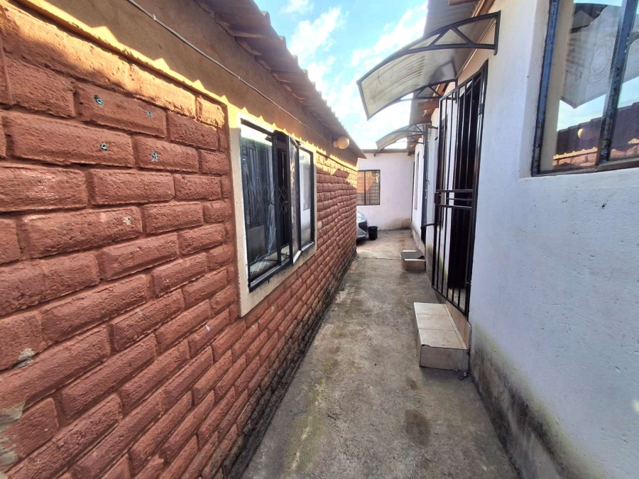 1 Bedroom Property for Sale in Lotus Gardens Gauteng