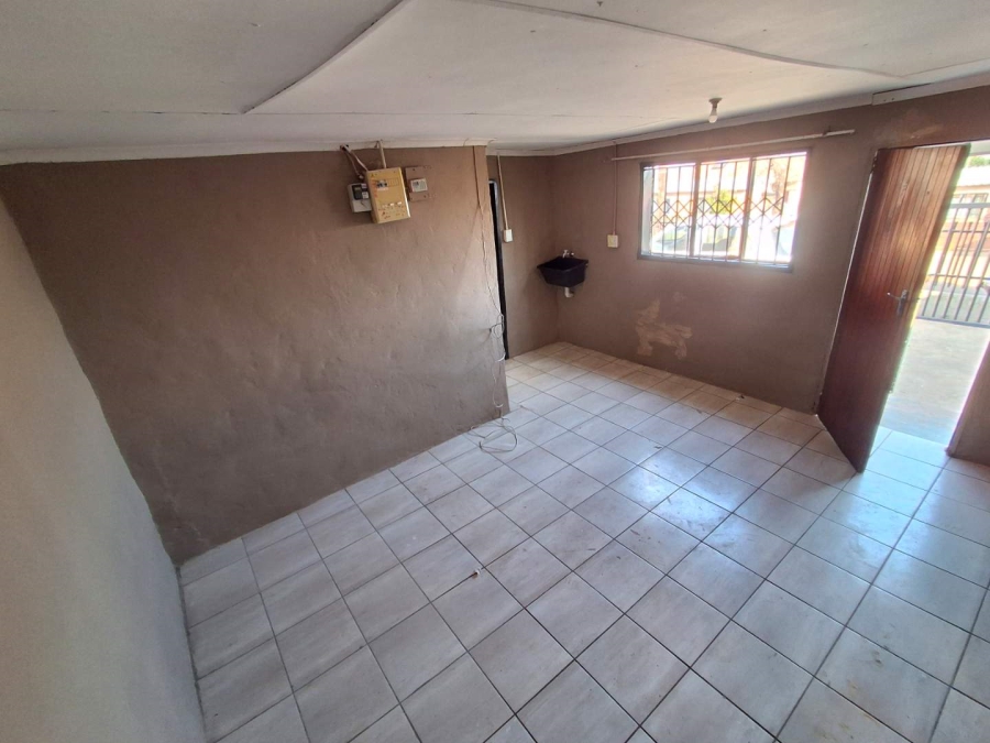 1 Bedroom Property for Sale in Lotus Gardens Gauteng