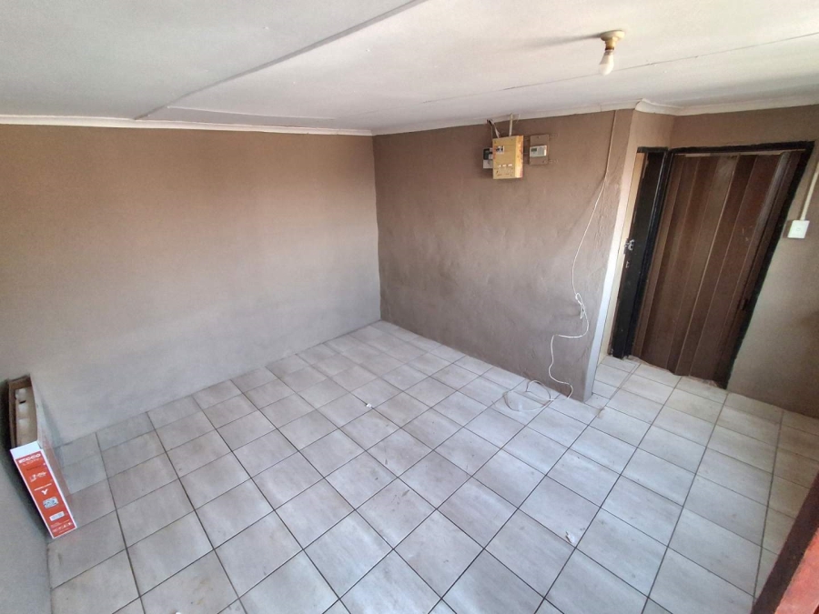 1 Bedroom Property for Sale in Lotus Gardens Gauteng