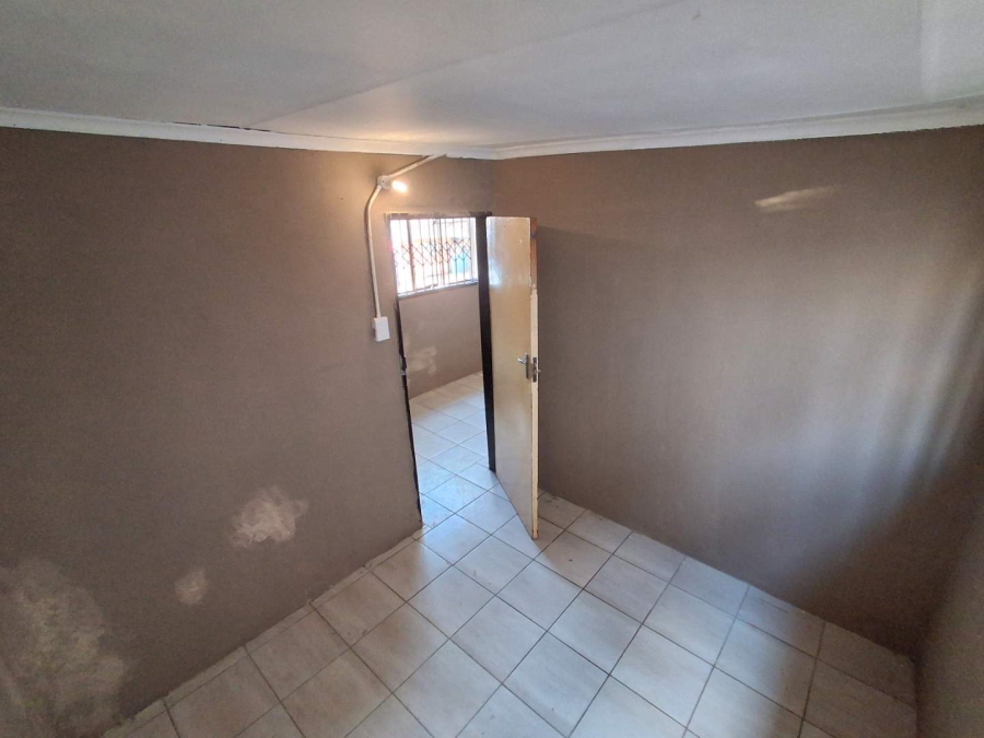 1 Bedroom Property for Sale in Lotus Gardens Gauteng