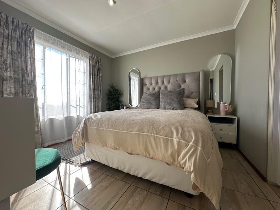 3 Bedroom Property for Sale in Erand Gardens Gauteng