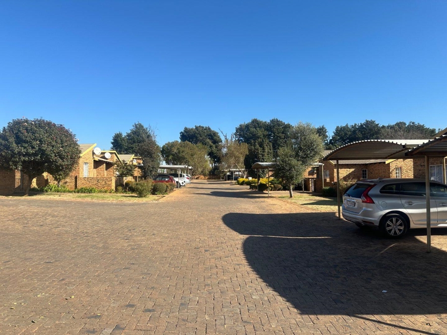 3 Bedroom Property for Sale in Erand Gardens Gauteng