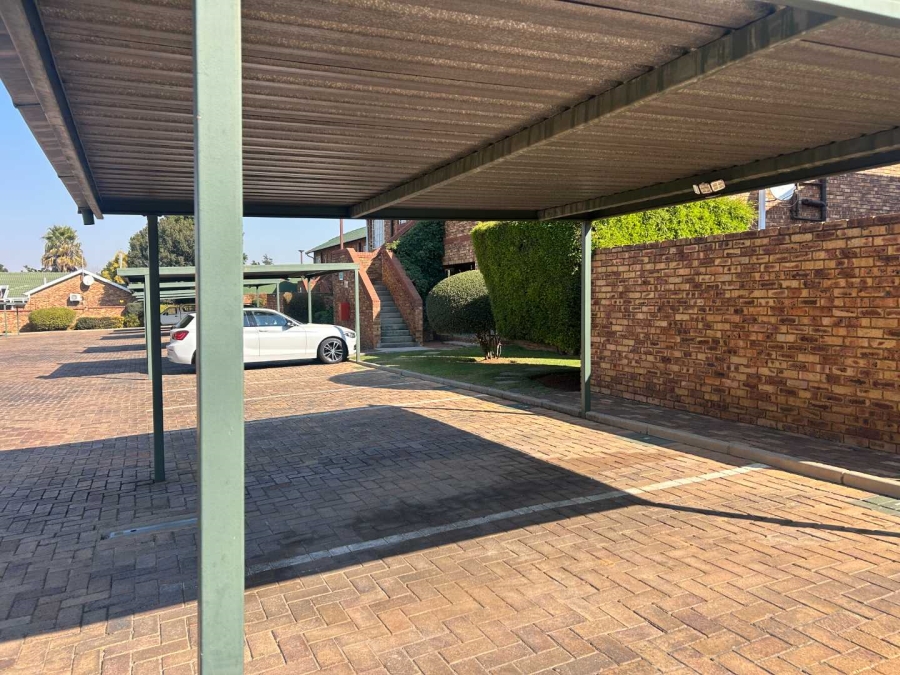2 Bedroom Property for Sale in Farrarmere Gauteng