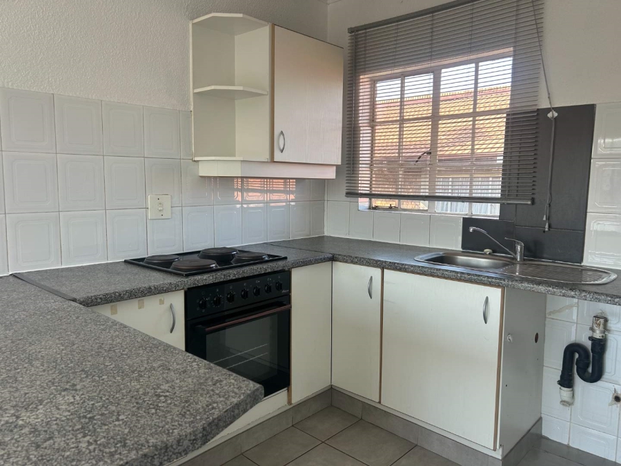 2 Bedroom Property for Sale in Farrarmere Gauteng