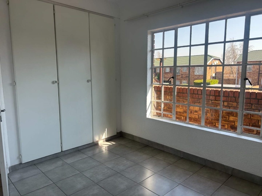 2 Bedroom Property for Sale in Farrarmere Gauteng