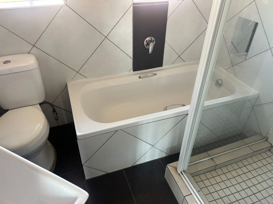 2 Bedroom Property for Sale in Farrarmere Gauteng