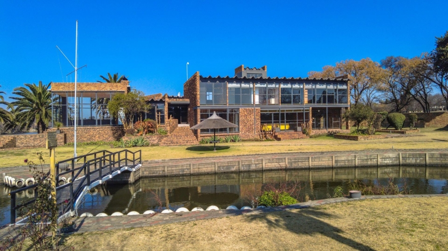 7 Bedroom Property for Sale in Marlbank Gauteng