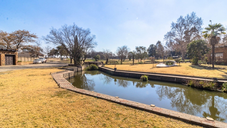 7 Bedroom Property for Sale in Marlbank Gauteng