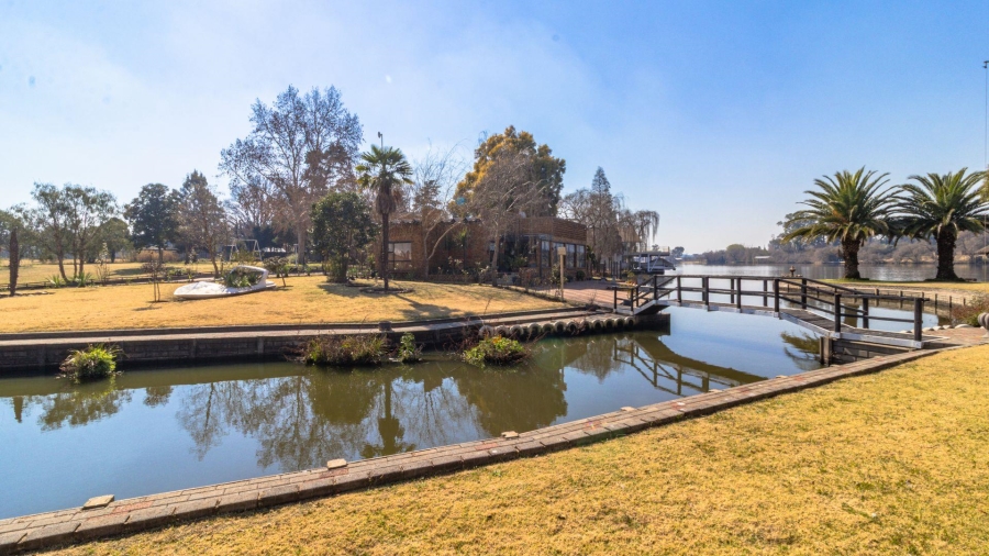 7 Bedroom Property for Sale in Marlbank Gauteng