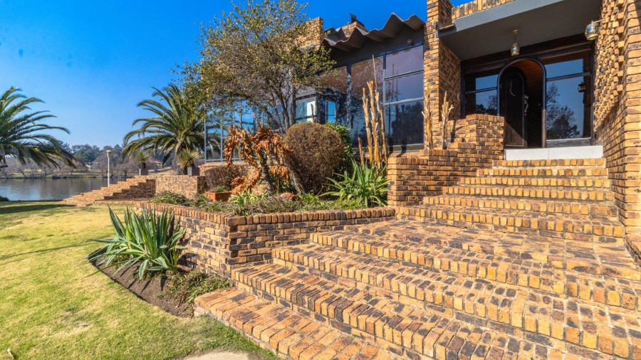 7 Bedroom Property for Sale in Marlbank Gauteng